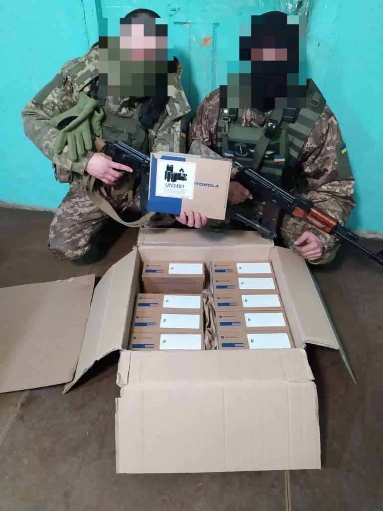 Один із запитів військових, який задовольняє компанія, - це оптика. Наприклад, фонд Softjourn оновлював ІP-камери на позиціях під Авдіївкою. Хлопці-програмісти, які воюють, придумали систему дистанційного стеження і пообв’язували камерами на позиціях спостережні пункти, де мають люди чергувати. Вивели всі камери на монітор – компанія їм для цього купила великий «телевізор», спеціальні паяльники для оптики. Вони цілодобово мають картинку, володіють ситуацією. Коли камеру засікають чи вибивають, їхнє завдання – безпечно прийти і поміняти.