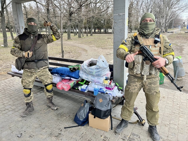 Компанія фінансово допомагає ЗСУ, найбільший проєкт сягнув 100 тис. грн. Для підтримки українців окрім збору грошей реалізували волонтерські проєкти, у тому числі внутрішній маркетплейс для збору пожертвувань.