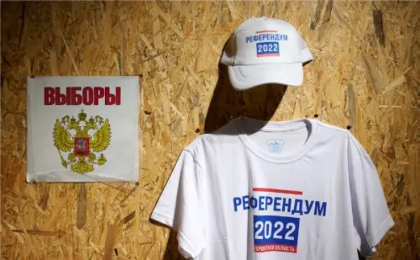 Нова пошта допомогла виставці “Обережно! Руzzkій мір” у Національний музей історії України у Другій світовій війні.
Так, компанія доставила за свій кошт 12 ящиків російської пропаганди з деокупованого Херсона: листівки, буклети, прапори, газети та агітматеріали до референдуму. Брехня, фейки, маніпуляції - це свідчення діяльності кремлівського режиму проти українського народу та нашої держави.
