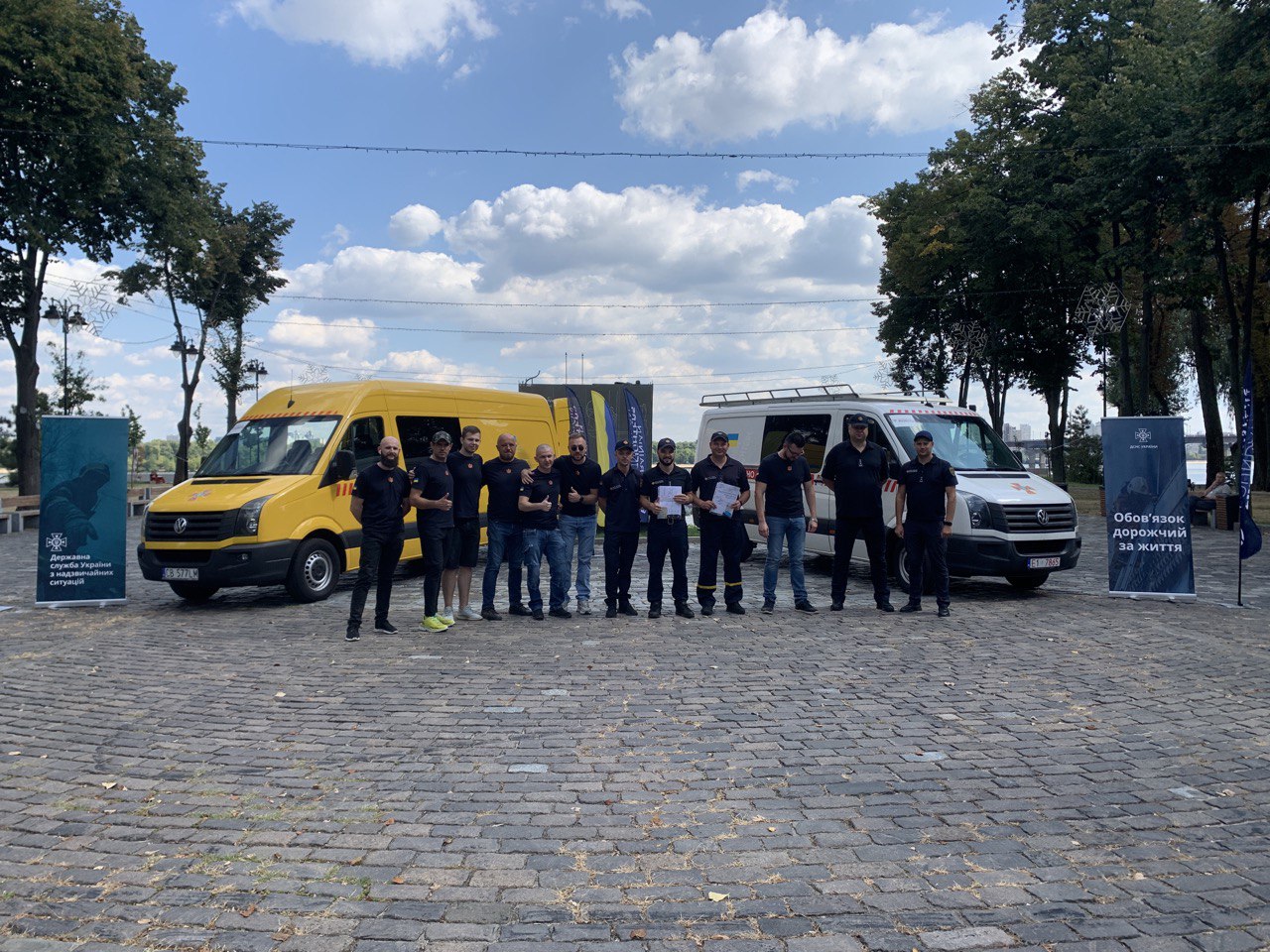 Infopulse пожертвував USD 10 000 на придбання рятувального автобуса для рятувальників Херсонщини після підриву Каховської ГЕС.