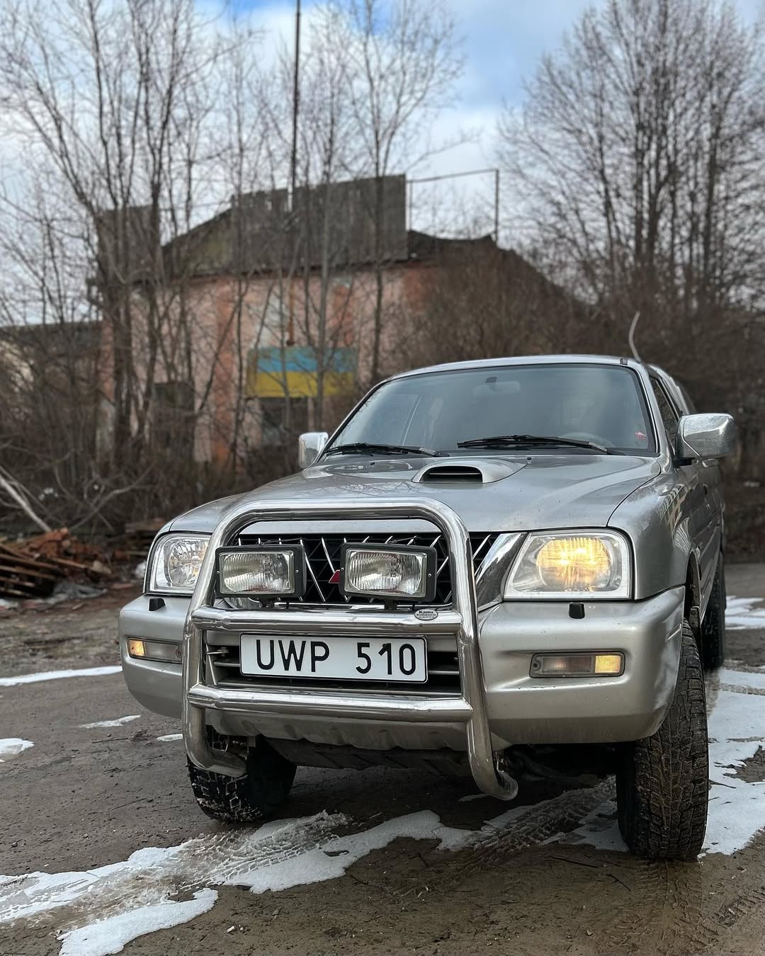 Incora придбала та передала першу з десяти автівок у 2024 році. Пікап Mitsubishi разом із комплектом з 5 коліс поїхав для виконання бойових завдань для 124-тої окремої бригади Територіальної Оборони на Херсонський напрямок.