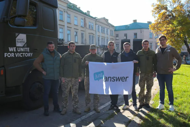 Львівський IT-Кластер за підтримки обласної держадміністрації передав Повітряним Силам ЗСУ в рамках проект Sky автопоїзд-ваговоз. Машина була придбана і доставлена з Нідерландів за допомогою JustAnswer. Вартість такого автомобіля й трала - 2,9 мільйони гривень