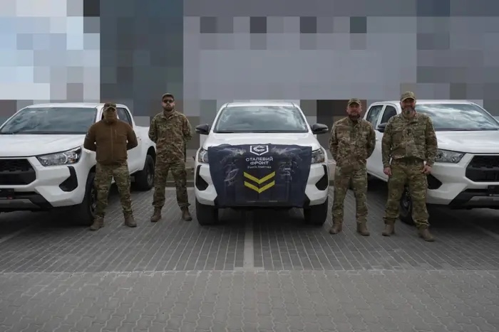У травні 2026-го група Метінвест у межах ініціативи «Сталевий фронт Ріната Ахметова» передала 1-му батальйону 12-ї бригади НГУ «Азов» чергову партію допомоги загальною вартістю близько 12 млн грн.