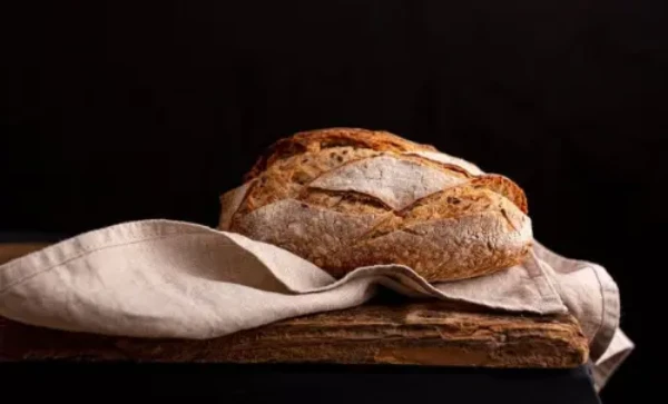 Інклюзивна пекарня Good Bread from Good People завдяки Новій Пошті доставила майже 60 000 буханок хліба до Харкова.