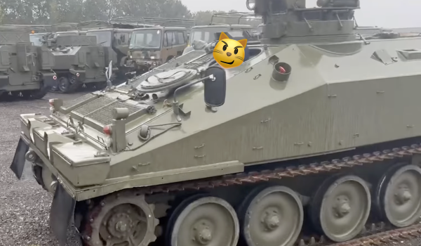 За 2022 рік компанія придбала 63 авто, 3 БПЛА, бронетранспортер та виконала ще 600 завдань на понад 42 млн грн.

З першого дня повномасштабного вторгнення Work.ua долучився до боротьби на всіх фронтах. Ще за день до 24 лютого компанія задонейтила 5 млн грн у фонд «Повернись живим» для допомоги армії. На дев’ятий день з початку війни компанія вже мала власний волонтерський осередок і повністю спрямували сили на підтримання економіки країни, бізнесу, переселенців та ЗСУ.

Згодом команда зрозуміла: залучивши кошти з усіх нових оплат від роботодавців, допомагати армії вийде значно краще та ефективніше. Тому ухвалили рішення, що 25% від усіх оплат за послуги будуть систематично йти на потреби ЗСУ.

Донейти

На честь 16-річчя Work.ua компанія запровадила сміливу акцію «100% оплат — на ЗСУ». У ній взяли участь 1 406 компаній, разом із якими було зібрано 4,1 млн грн. на допомогу Україні.

Коли рф влаштувала масований ракетний обстріл України, команда дуже розлютилася та вирішила донейтити з подвоєною старанністю. За 2 години співробітники відправили пожертв від себе на 54 тис. грн, а компанія подвоїла цю суму й надіслала 111 тис. грн до 3 фондів.

У межах ініціативи «Допомагати людям» співробітники щорічно отримують додаткові гроші та мають на власний розсуд витратити їх на доброчинність. У 2022 році участь узяли 175 працівників і зробили 315 добрих вчинків на суму понад 175 тис. грн.

Також компанія запустила ініціативу для ейчарів — відраховувала 250 грн. на ЗСУ за кожне складання тесту з користування системою управління наймом. Участь узяли 6 733 ейчари, завдяки яким Work.ua задонейтив на ЗСУ 1 683 250 грн.

Впродовж 2022 року компанія долучилася до:

- проєкту IT-спільноти Дніпра — збору коштів на надсучасний БпАК «Фурія» і передали на його купівлю 500 тис. грн;
- придбання БПЛА для розвідки — передали 140 тис. грн;
- проєкту «Народний Байрактар» — задонейтили 100 тис. грн;
- великого збору на зграю «Валькірій» від COMFY та Фонду Сергія Притули — зробили фінальний внесок 500 тис. грн;
- збору Монобанку спільно з UNITED24 і блогером Ігорем Лаченковим на «ловця іранських дронів» — задонейтили 500 тис. грн;
- збору на дрони для полку «Азов» — 1 млн грн.

Купив Work.ua і бронетранспортер. Сергій Притула організував мегазбір на закупівлю британських бронетранспортерів Spartan для ЗСУ, і компанія долучилася і додала 4 млн грн — повну вартість 1 «спартанця».

Компанія закуповувала та відправляла каремати, спальники, пальне, генератори, біноклі, приціли, каски, окуляри, ремені, наколінники, ліхтарі, павербанки, батарейки, одяг, канцелярію, трекінгові черевики, телефони та багато інших необхідних захисникам речей.

Загалом за 2022 рік Work.ua передав:

- понад 240 бронежилетів;
- понад 500 комплектів захисних плит;
- кількасот рацій і 20 тепловізорів.

У квітні волонтери Work.ua допомогли волонтерам із «КУСТ» організувати та відкрити у Дніпрі шелтер на 45 осіб для людей, які через війну вимушено покинули свої домівки. Від ідеї до її реалізації минуло всього 4 дні, й у своє тимчасове житло тоді заїхали перші мешканці.

З кінця лютого вони щотижня забезпечують продуктами жіночий монастир, який випікає булочки для поранених бійців ТрО. Також закупляли харчові продукти для фонду «Вершина добра».


