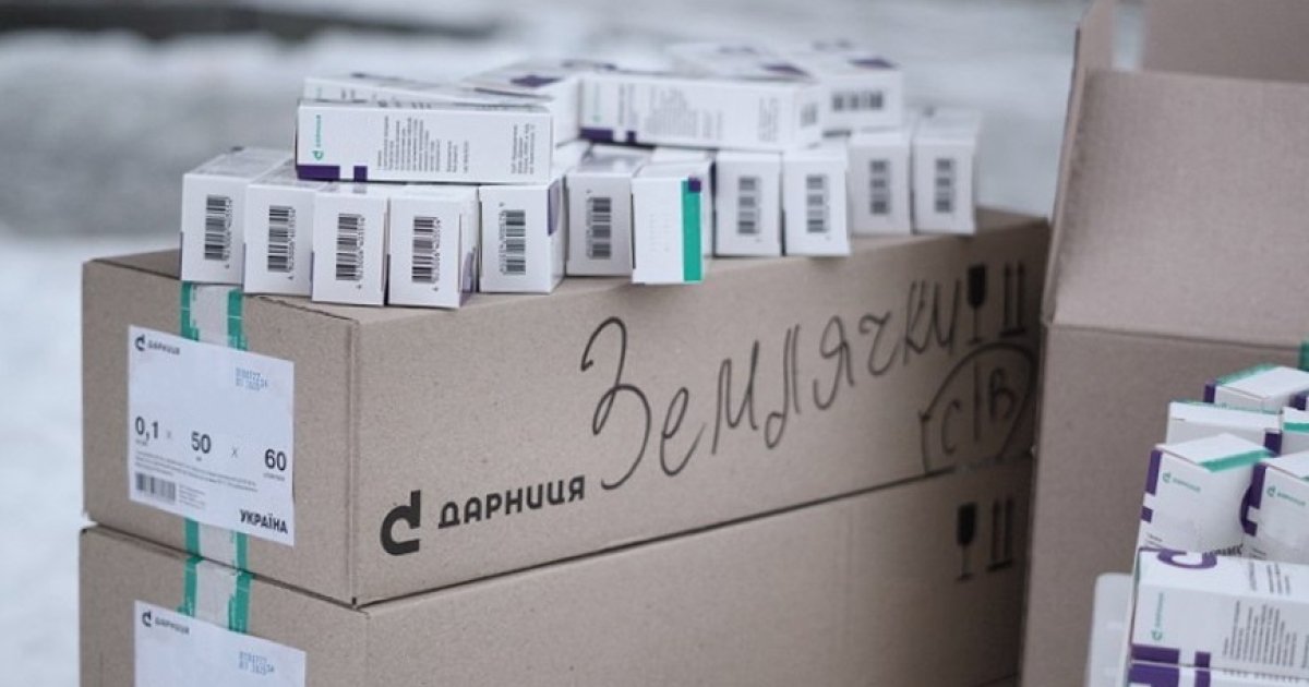«Дарниця» ініціювала освітній проєкт «Знеболь», покликаний боротися зі стигматизацією жіночого болю. У рамках співпраці з ГО «Землячки» у цьому напрямку передали лікарські засоби для захисниць України.