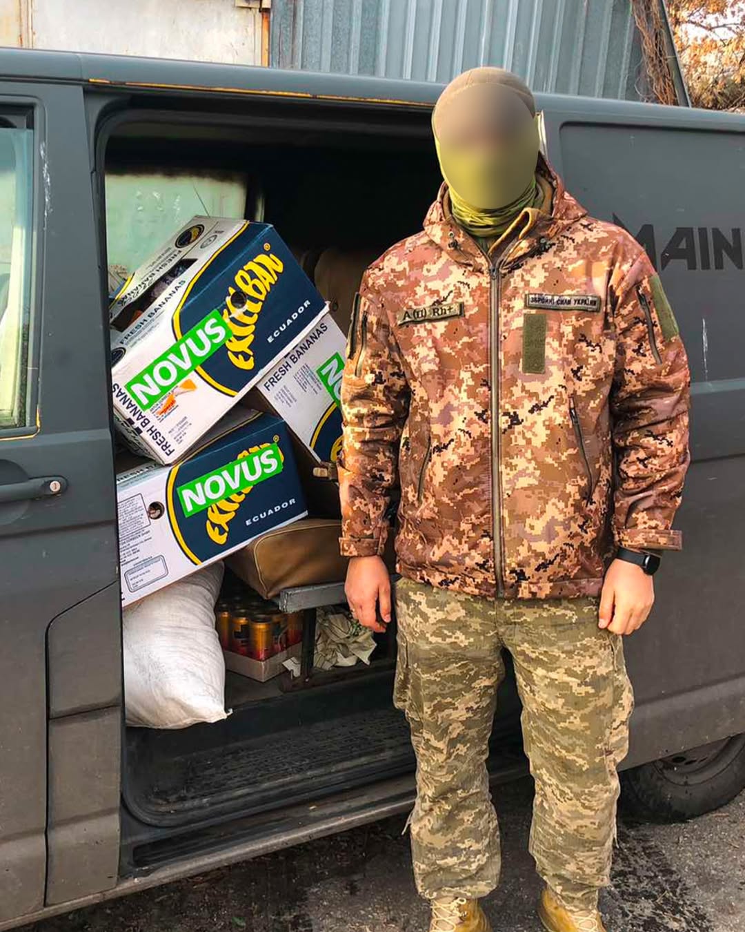 У магазинах NOVUS продовжується ініціатива «Кошик для ЗСУ» — спосіб підтримати наших захисників і захисниць. Кожен охочий може придбати продукти чи товари першої необхідності й залишити їх у спеціальних кошиках «Допомога ЗСУ».

За 2024 рік продукти передали понад 10 000 військовим.