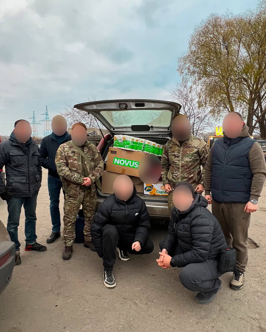 У магазинах NOVUS продовжується ініціатива «Кошик для ЗСУ» — спосіб підтримати наших захисників і захисниць. Кожен охочий може придбати продукти чи товари першої необхідності й залишити їх у спеціальних кошиках «Допомога ЗСУ».

За 2024 рік продукти передали понад 10 000 військовим.