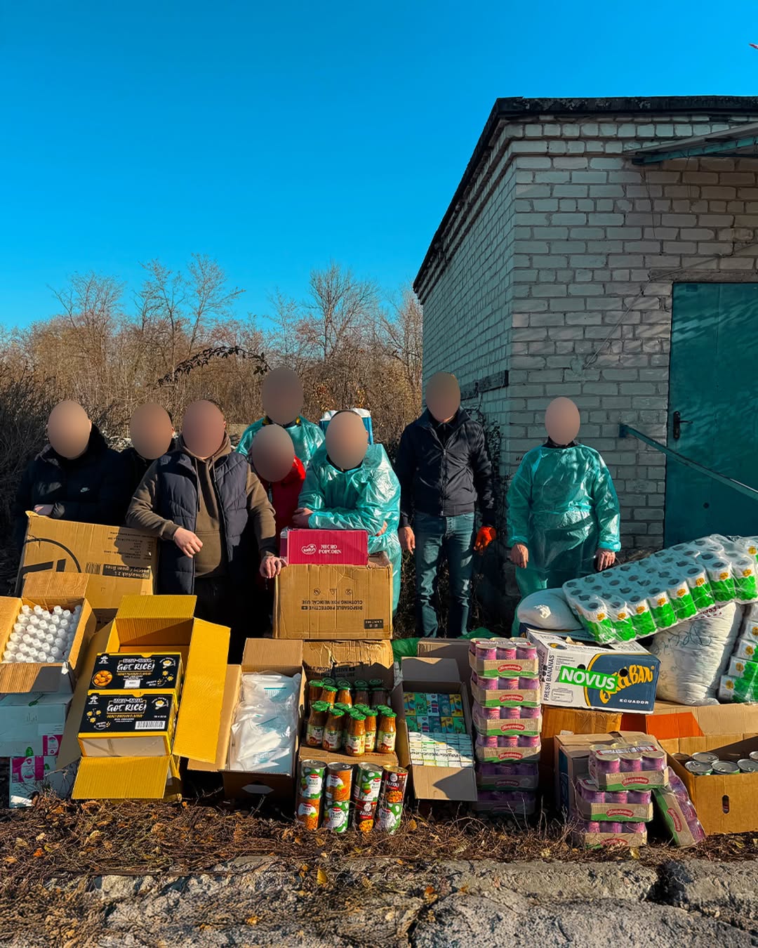У магазинах NOVUS продовжується ініціатива «Кошик для ЗСУ» — спосіб підтримати наших захисників і захисниць. Кожен охочий може придбати продукти чи товари першої необхідності й залишити їх у спеціальних кошиках «Допомога ЗСУ».

За 2024 рік продукти передали понад 10 000 військовим.