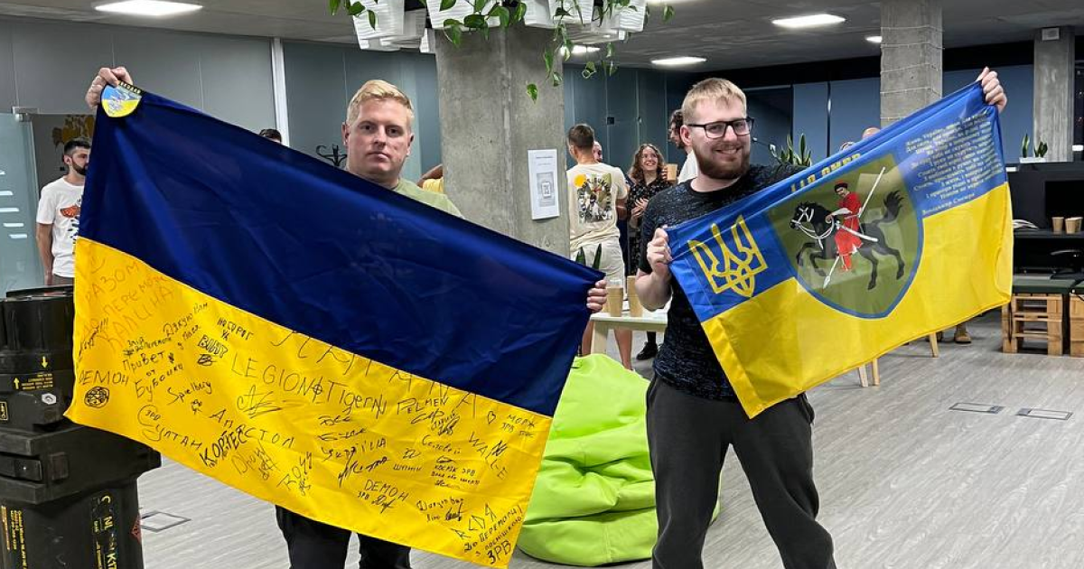 Indeema Software та Vakoms провели благодійний аукціон серед команд зі збору коштів на Збройні Сили України. За результатами аукціону вдалося зібрати 220 020 гривень, яка була розподілена на два важливі збори. Половина коштів пішла на закупівлю тепловізора для працівника компанії Vakoms. Інша половина коштів була використана для доукомплектування безпілотного літального апарату для 216 батальйону 125 окремої бригади територіальної оборони України.