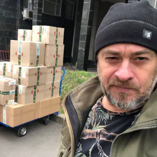 Завдяки партнерам "Нової Пошти" БФ Лелека-Україна бойові медики регулярно отримують партії цих наплічників на найгарячіших напрямках. Тільки за один тиждень в листопаді 2024 року команда фонду зібрала та відправила 82 рюкзаки. 