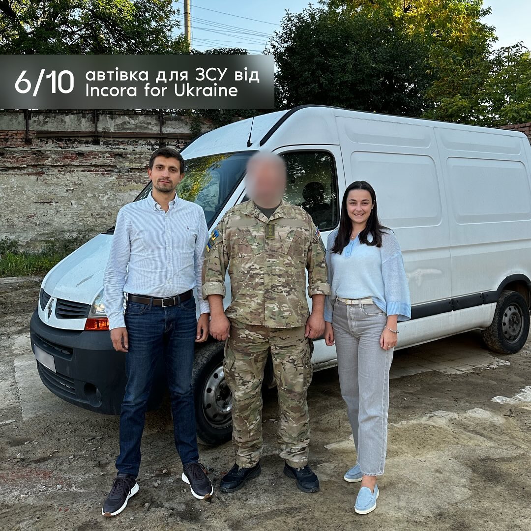 Incora передала шосту з десяти автівок - для 5-го Прикордонного загону Державної Прикордонної Служби України. Цього разу не стандартний пікап чи джип, а бус - через те, що саме така автівка потрібна для обладнання мобільної виробничої майстерні для безпілотної авіації. Тобто бус перетворився на майстерню для дронів, яка підсилила наших захисників на Сумському напрямку.