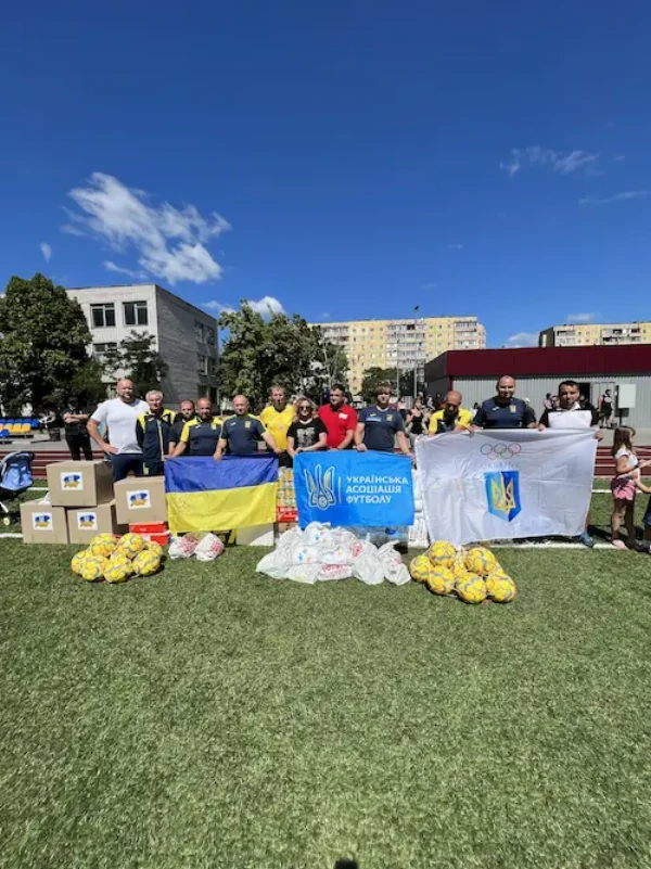 Нова пошта доставила 16 тонн гуманітарної допомоги від Національного олімпійського комітету України.
В рамках програми “Точкова допомога” було здійснено 8 відправок до Ужгорода, Дніпра, Харкова, Києва, Миколаєва та Пилипця. Це були вантажі з дитячим харчуванням, питною водою, продуктами харчування, спортивним та дитячим одягом, засобами гігієни.
