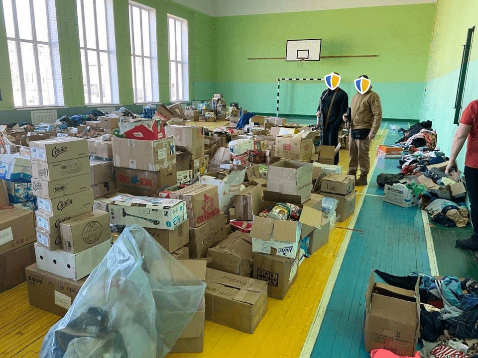 Crunch та StaffingPartner через фонд Donate.in.ua зібрали та доставили 2 машини з продуктами харчування до Бородянки Київської області.