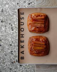 Компанія святкувала День Києва та передавала всі кошти від продажу Киянки від @bakehouse_bh на потреби ЗСУ. 