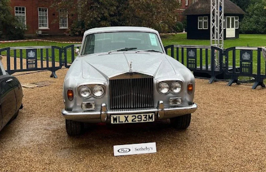 5 листопада 2022 року на аукціоні Sotheby’s CEO WhiteBIT викупив Rolls-Royce Silver Shadow 1974 року випуску за 250 000 фунтів стерлінгів (або майже 11 мільйонів гривень). На цьому автомобілі їздив Фредді Мерк’юрі до останніх днів життя. Це був благодійний лот, усі кошти з продажу якого пішли на створення сучасного центру реабілітації та протезування Superhumans.