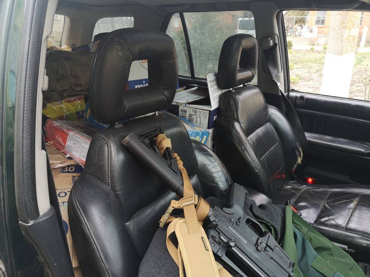 За перший рік повномасштабної війни завдяки регулярній допомозі колег Abto Software, вкладу самої компанії, праці залучених осіб вдалося передати на фронт понад $380 000. 
