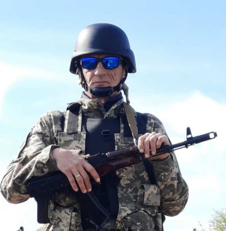 Загалом компанією було придбано 12 745 військової форми за суму понад $303 тис. Серед необхідного обмундирування, яке отримали мобілізовані співробітники, а також інші захисники на фронті – комплекти літньої форми, тактичні футболки, розвантажувальні жилети. Також підготувалися і до настання холодів – передали військовим зимову форму, термобілизну, тактичні рукавиці і берці.