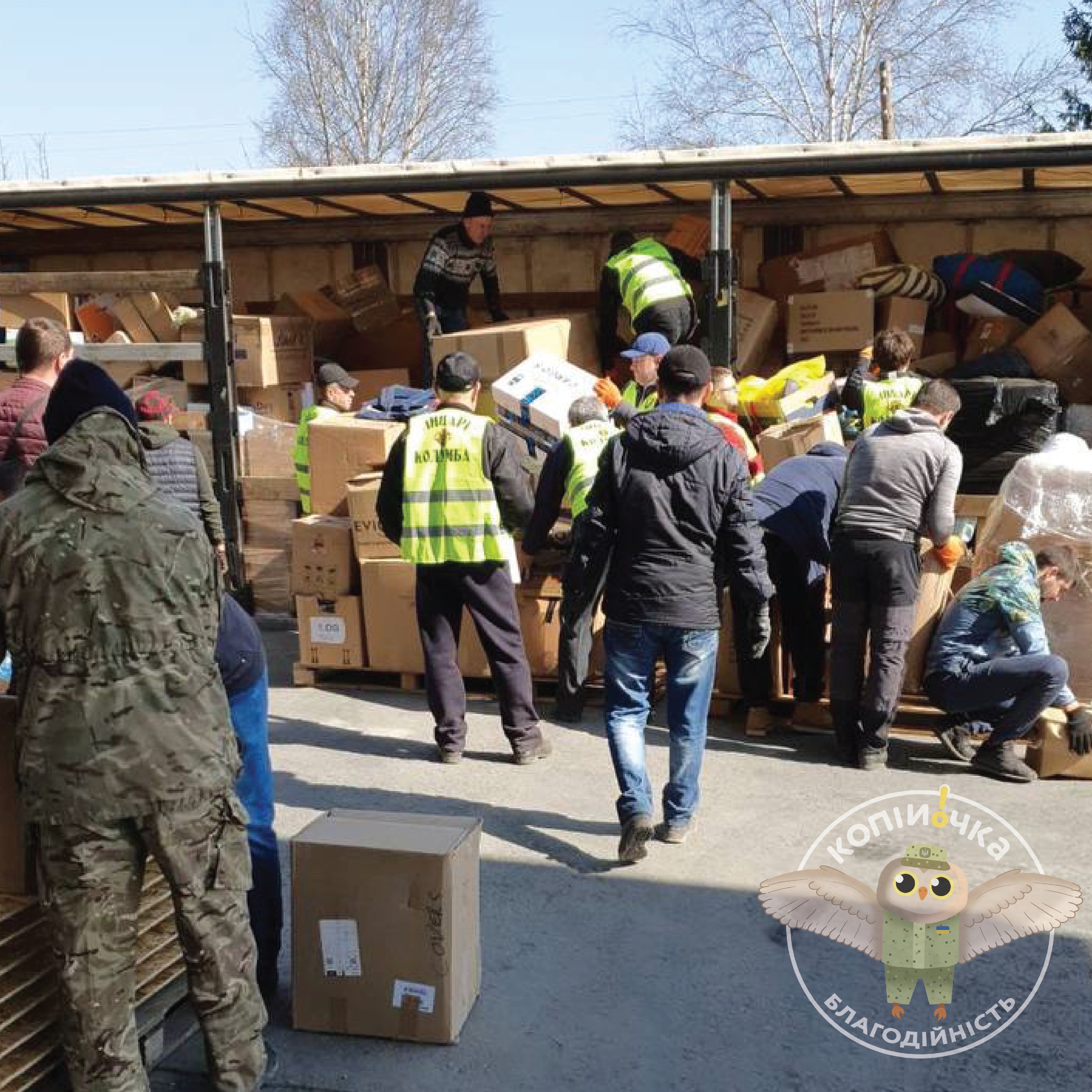 Від початку повномасштабного вторгнення до "Копійочки" зверталися волонтери, представники місцевої влади та військових частин щодо допомоги Збройним силам України та внутрішньо переміщеним особам.

Загалом на різні благодійні фонди на момент липня 2024 року було перераховано допомогу у сумі понад 2 мільйона гривень.

Також за зверненням Ради національних спільнот України компанія неодноразово здійснювала доставку гуманітарної допомоги для мешканців Ірпеня та Бучі.