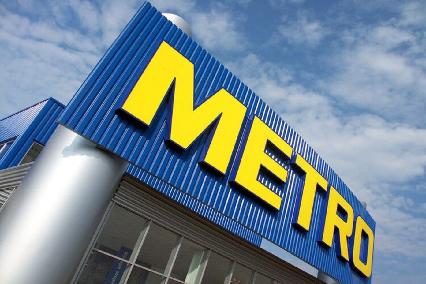 «Metro Україна» є одним із тих бізнесів, які найбільше задонатили на потреби ЗСУ, — станом на вересень 2024 року це понад 60 мільйонів гривень. 