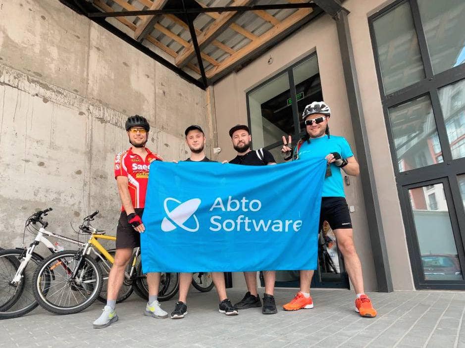 Abto Software з нагоди Дня Конституції влаштувала челендж — велопробіг за маршрутом у вигляді карти України. Проїхали 25 км і задонатили на ЗСУ