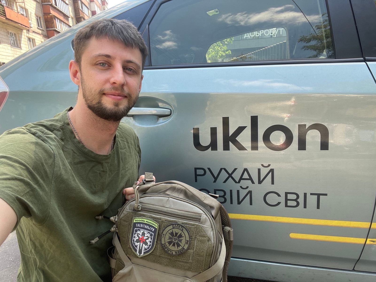 Компанія забезпечує поїздками добровольчу організацію парамедиків "Госпітальєри".