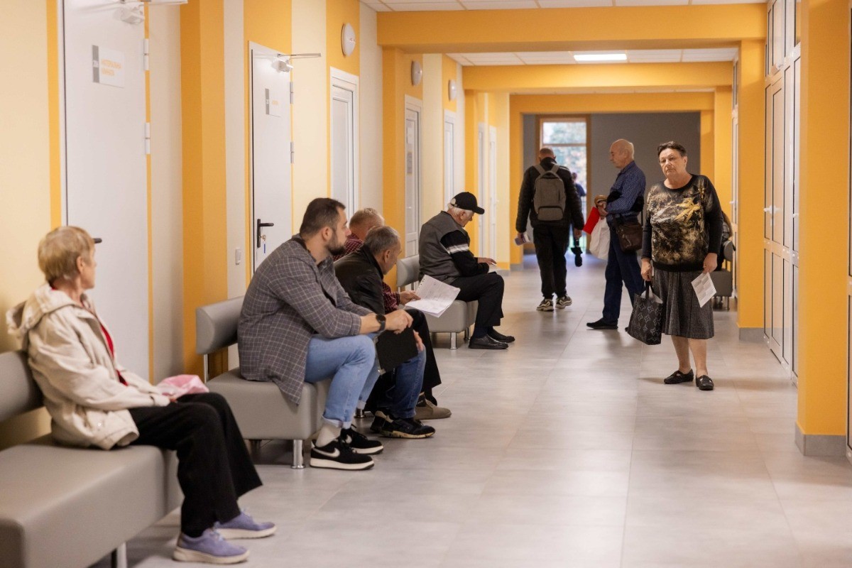 У вересні 2026-го в Кривому Розі після капремонту відкрився консультативно-діагностичний центр міської лікарні №3: Метінвест спрямував близько 125 млн грн на модернізацію відділень, інфраструктури й укриття на 350 місць. Проєкт вели з Фондом Ріната Ахметова та міською адміністрацією; заклад обслуговує близько 101 тисячі людей.