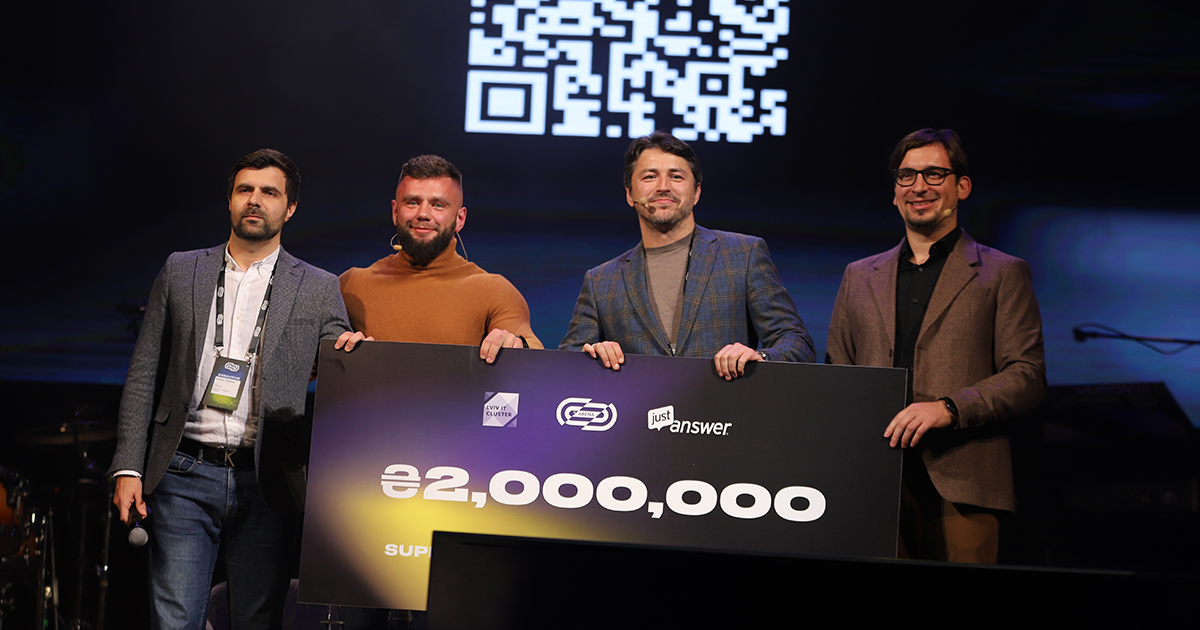 Львівський ІТ-Кластер разом з компанією JustAnswer підтримали ініціативу Благодійного фонду Сергія Притули та задонатили 2 000 000 гривень школі “Боривітер”, яка займається підготовкою військових.