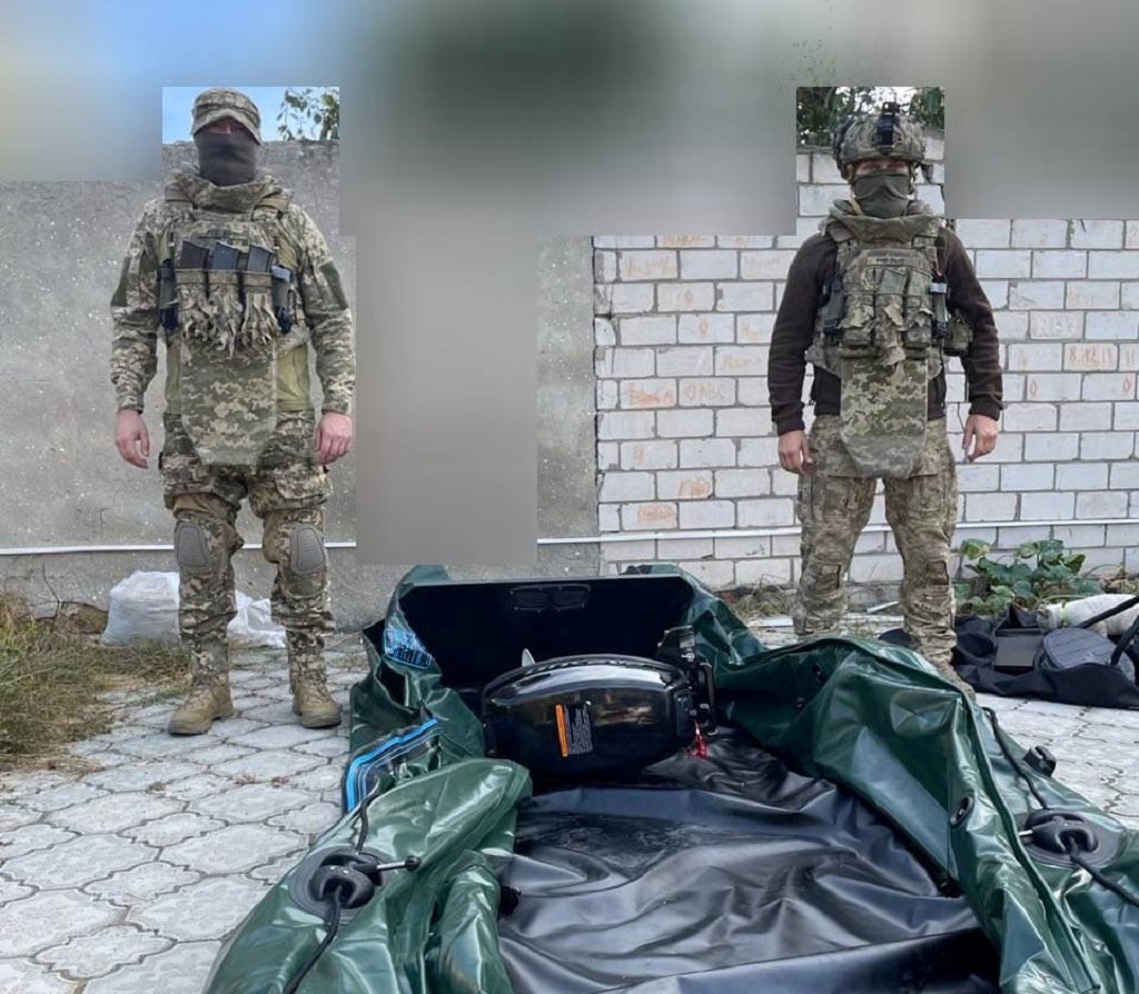 Було закуплено 240 авто для фронту за сприяння фонду FAVBET Foundation. Також морські піхотинці Збройних Сил України отримали п’ять надувних моторних човнів. 
Окрім того, ударні роти "Армії дронів" отримали від компанії 53 нових позашляховиків Peugeout Landtrek, а ЗСУ отримали за сприяння фонду понад 130 дронів різного типу, в тому числі ударного. Всього ж сумарна допомога ЗСУ та іншим Силам оборони за сприяння фонду на момент листопада 2023 року склала понад 175 млн грн.