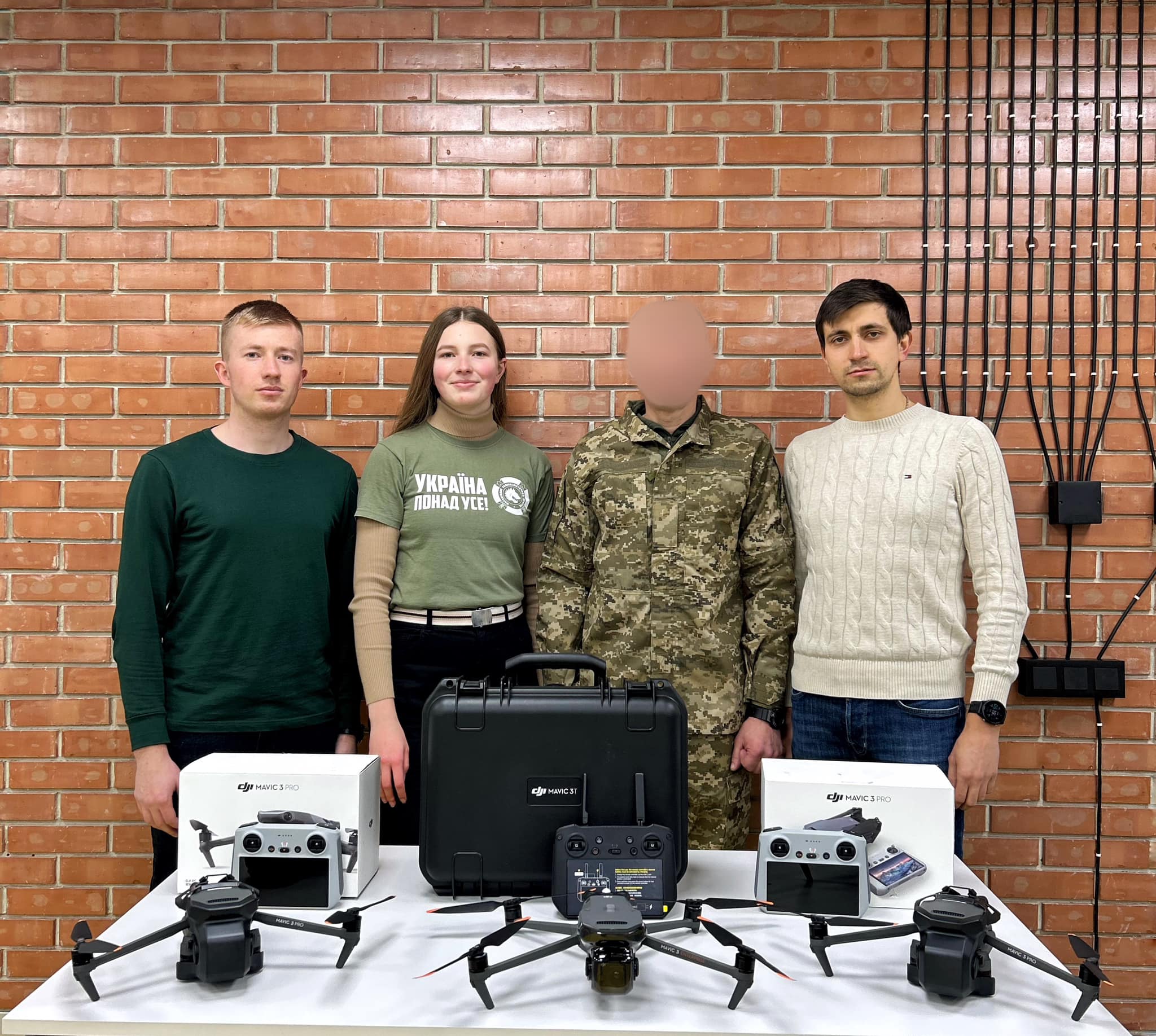 Incora for Ukraine почали рік із спільного з Молодіжним Націоналістичним Конгресом Вертепу для ЗСУ.    
Колядували на дрони для воїнів зі 116-ої окремої механізованої бригади. Загалом зібрали суму 374 600 грн.   

На зібрані кошти придбали 3 дрони:   

🔸1 Mavic 3T    
🔸2 Mavic 3 PRO   

Одним з найбільших донаторів були CodeGeeks Solutions