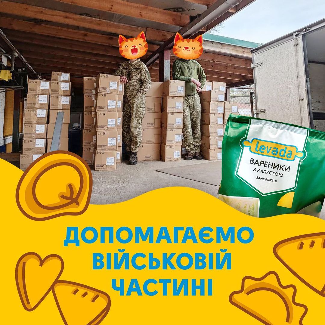 У компанії Levada наліпили майже 700 кг вареників, пельменів, напекли млинців із сиром та м'ясом та усе привезли й передали до військової частини для українських захисників.
