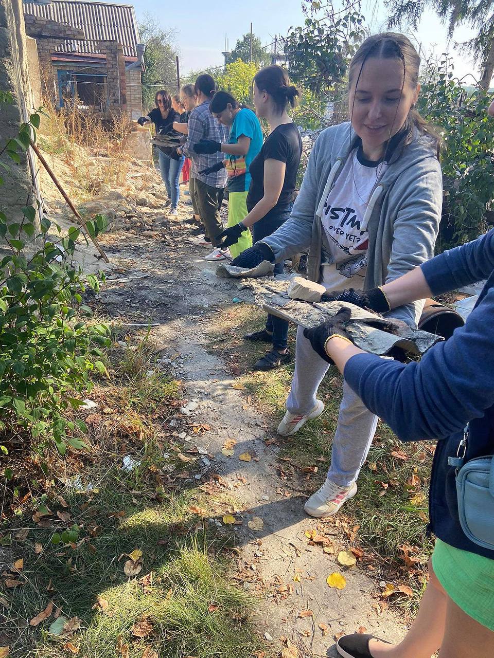 Компанія проводить заходи із залучення дітей колег до благодійництва, організовує навчання щодо формування свідомої позиції дітей у таких процесах, як волонтерство, донат. 

На важливі для компанії дати залучає співробітників до волонтерської роботи – плетіння кікімор, толоки. До прикладу, до дня народження YouControl у вересні команда прибирала наслідки ворожих ракет.
