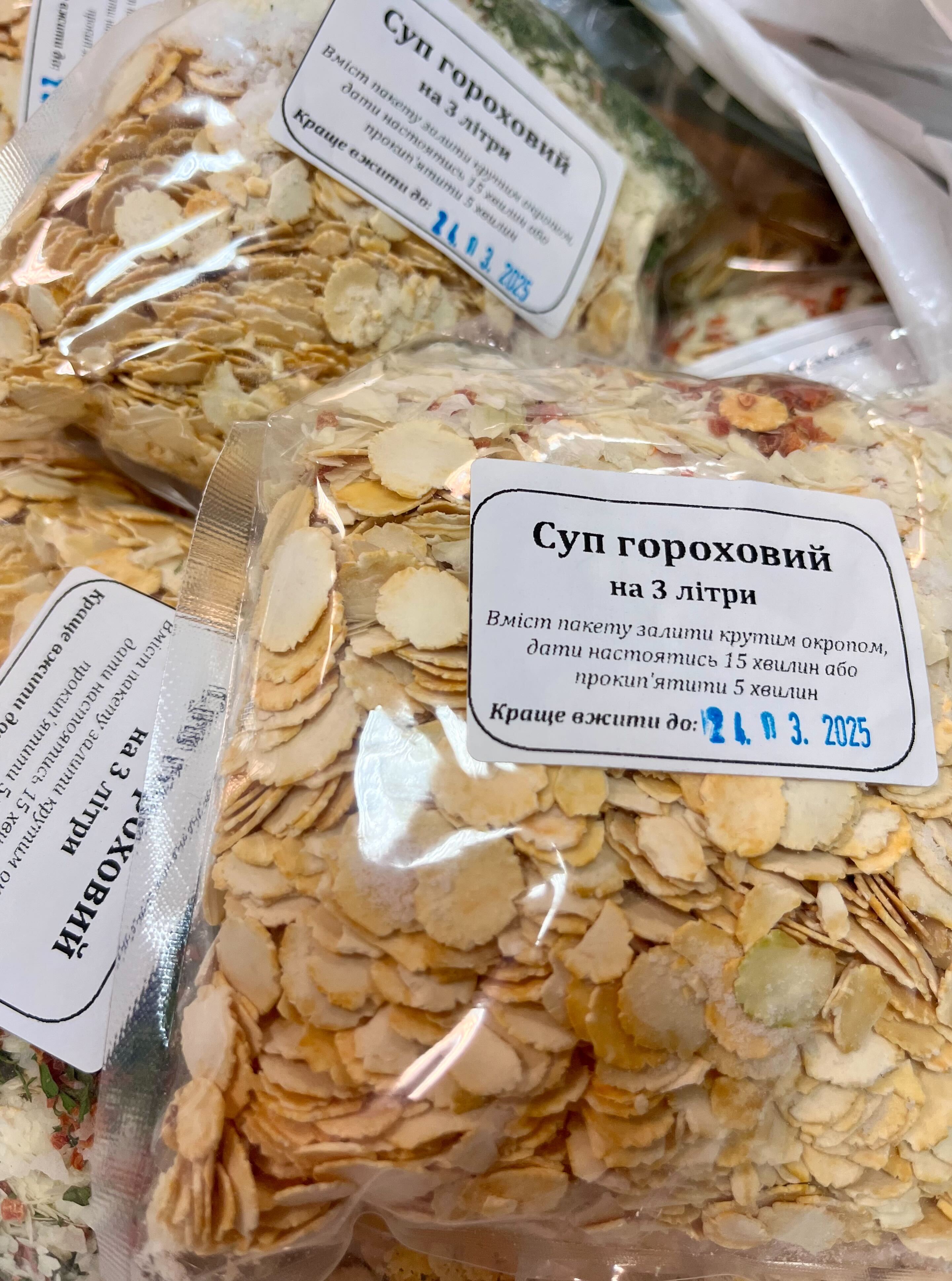 Волонтерили командою ORIL разом з організацією cookit.ua спільними зусиллями спакували 214 сублімованих наборів їжі (856 порцій) для українських військових. Серед страв, які збирали для захисників: гороховий і вермішелевий суп та кускус з овочами.
