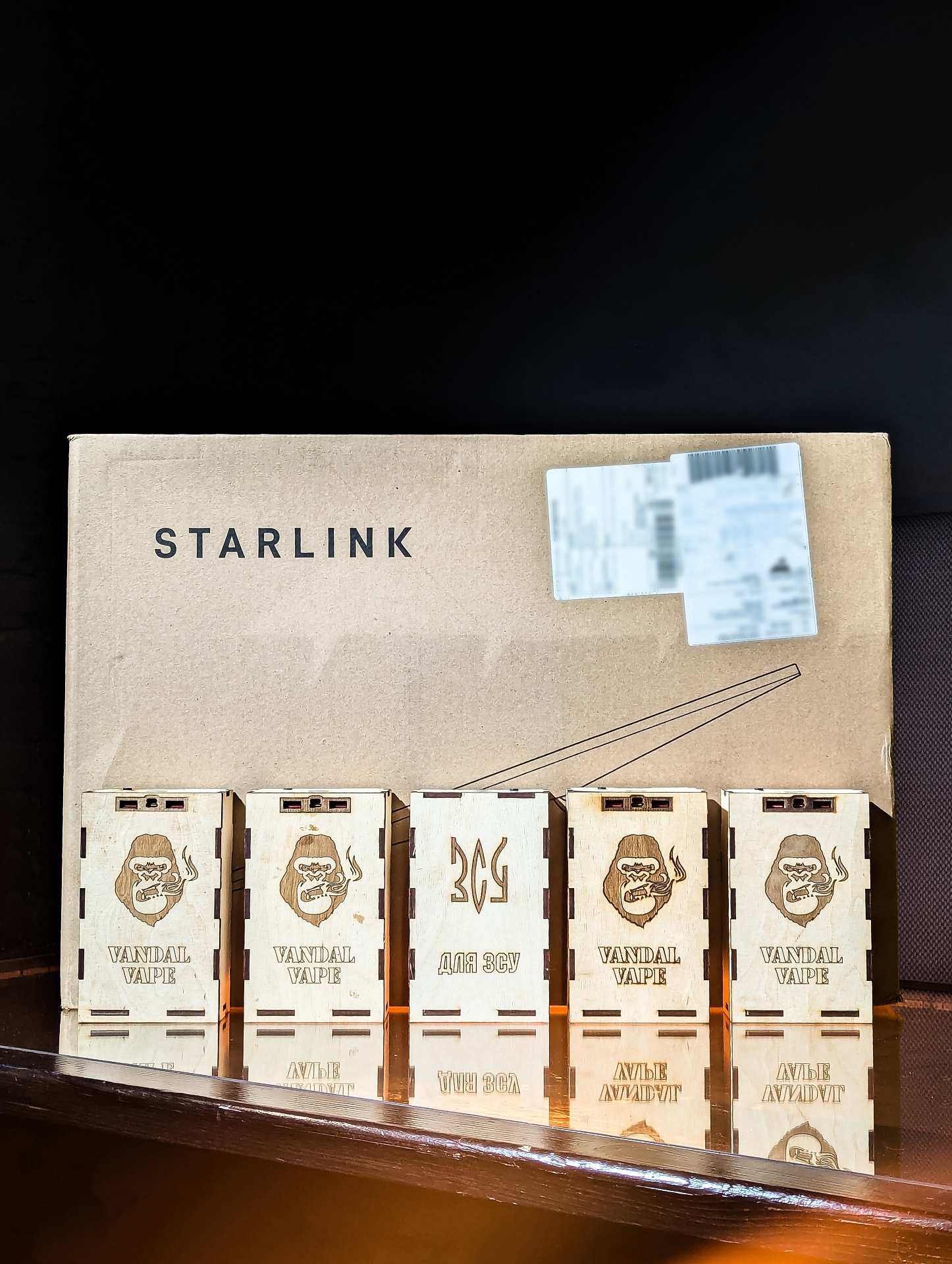 У 2025 році Vandal Vape передав Starlink Gen 3 підрозділу «ЛЮТЬ», який щодня воює на найгарячіших напрямках. Щоб бійці могли залишатися на зв’язку навіть без електроенергії, у компанії власноруч виготовили для них ще п’ять павербанків.