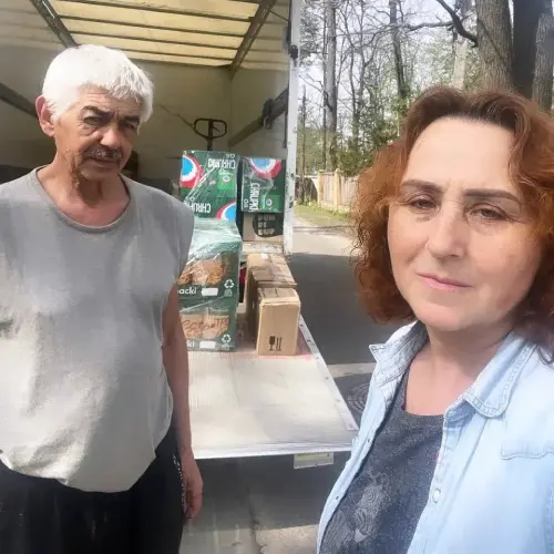З травня 2022 по сьогоднішній день Волонтерський Рух Ірпеня відправляє допомогу людям та тваринкам, які живуть на прифронтових територіях. А це – продукти, ліки, побутова хімія, памперси, дитяче харчування. За весь час співпраці Нова пошта власним коштом передала 2 900 посилок вагою як 11 фур.
