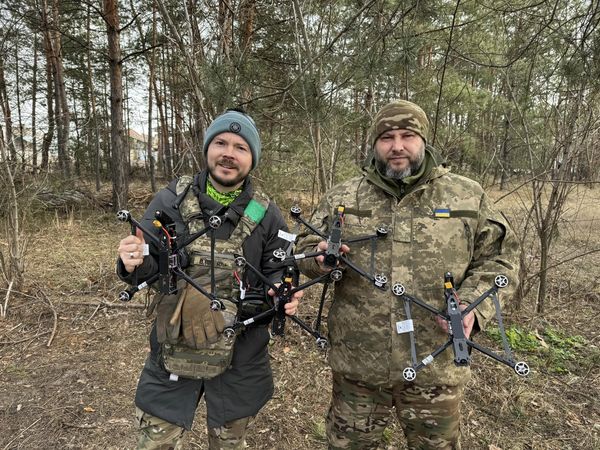 Компанія взяла участь у придбанні дронів та термогрілки для 7 різних військових підрозділів. 
