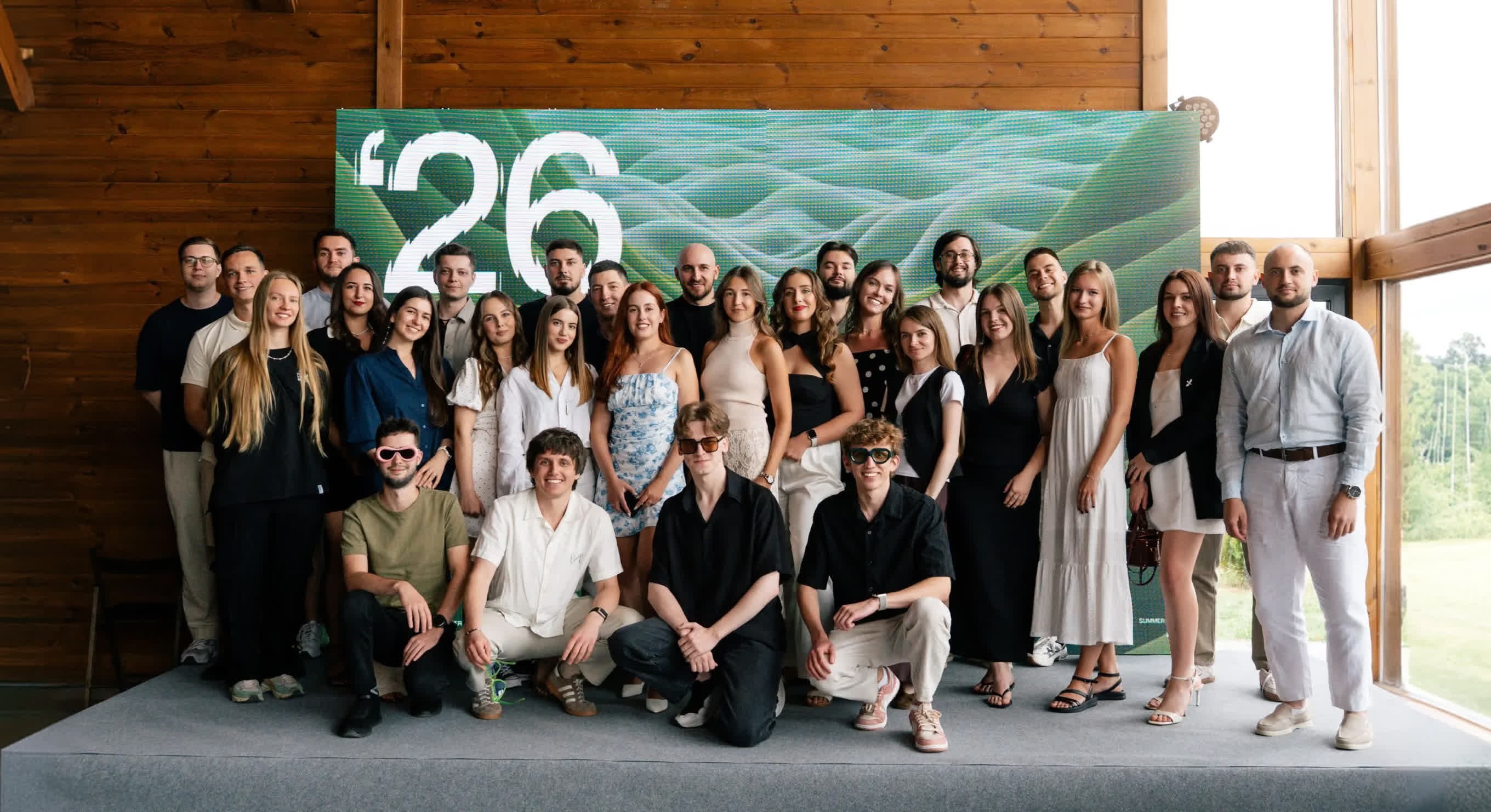 У серпні 2026-го на Newsoft Summer Event команда зібрала 453 905 грн на підтримку Збройних сил України. За донати учасники отримували Newsoft Coins — так компанія зробила збір частиною літньої традиції корпоративних івентів.