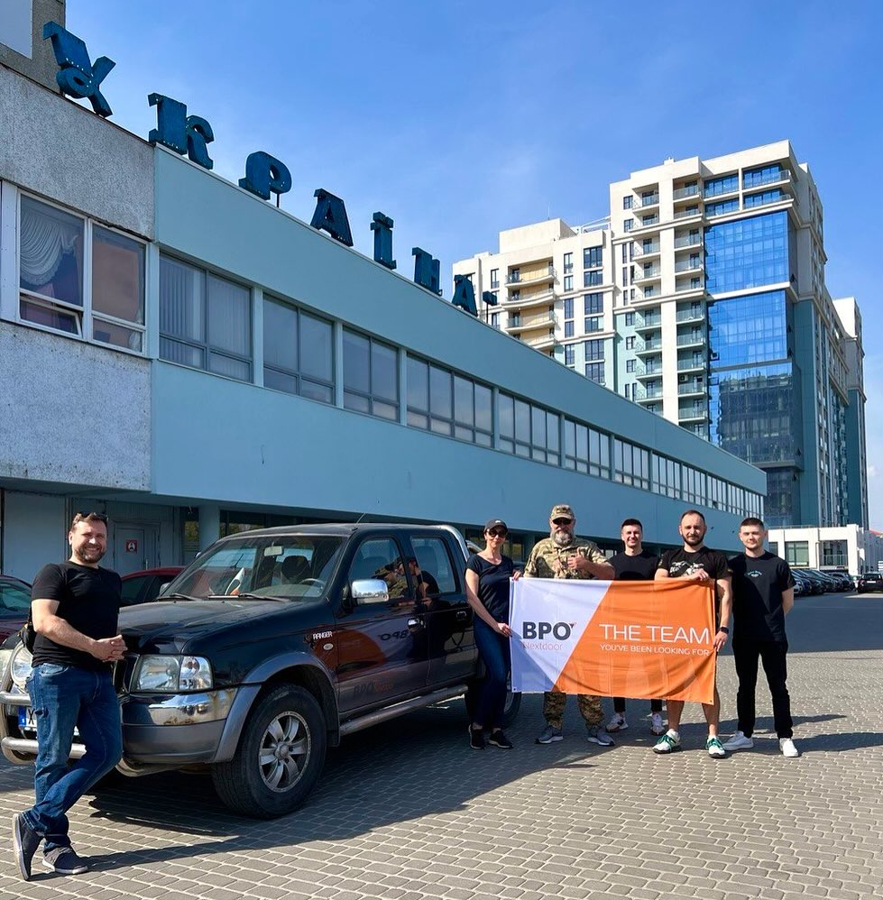 Разом з колегами BPO Nextdoor придбали авто для ЗСУ. Пікап передали 53-й окремій механізованій бригаді імені князя Володимира Мономаха. Позашляховик служив у виконанні бойових завдань на Авдіївському напрямі.