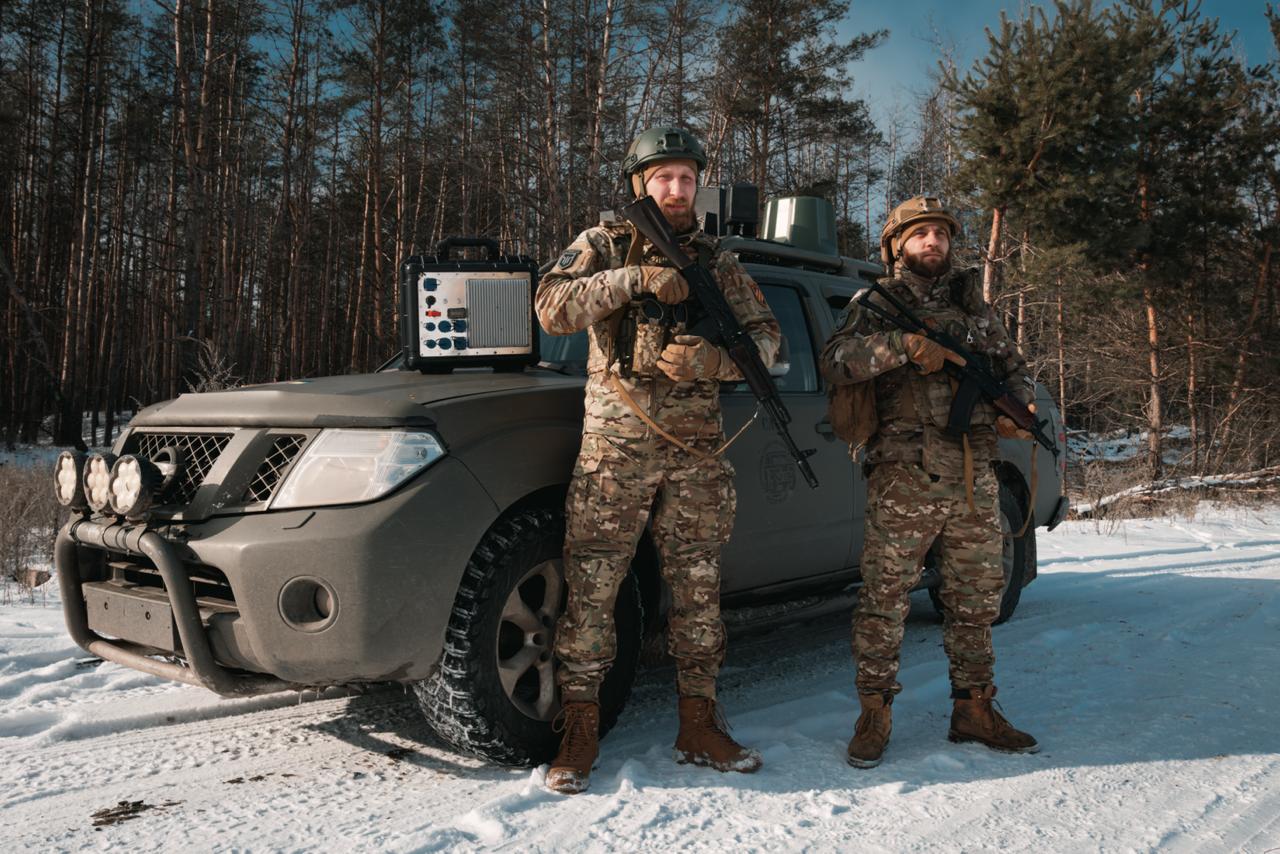 IT-компанія UPSTARS передала батальйону безпілотних систем 3-ї окремої штурмової бригади 7 комплексів РЕБ JAM та енергетичне обладнання. На зібрані 2 198 543 грн спільно з Braveproject та фондом Group’35 також придбали три зарядні станції EcoFlow та три зарядні пристрої. Більшу частину суми (2 млн грн) виділила компанія, решту зібрали співробітники та учасники благодійного розіграшу унікальних витишитих сорочок, створених у колаборації з брендом byme.