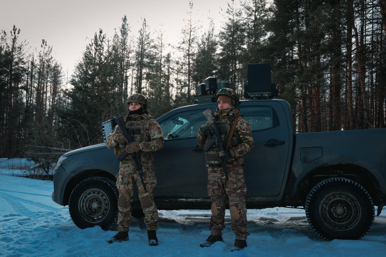 IT-компанія UPSTARS передала батальйону безпілотних систем 3-ї окремої штурмової бригади 7 комплексів РЕБ JAM та енергетичне обладнання. На зібрані 2 198 543 грн спільно з Braveproject та фондом Group’35 також придбали три зарядні станції EcoFlow та три зарядні пристрої. Більшу частину суми (2 млн грн) виділила компанія, решту зібрали співробітники та учасники благодійного розіграшу унікальних витишитих сорочок, створених у колаборації з брендом byme.