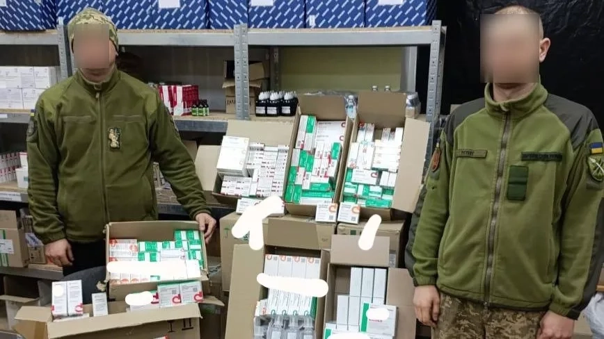 З 2024 року «Дарниця» регулярно передавала благодійному фонду Save Mariupol ліки — загалом на понад 1,6 млн грн. До цієї комплексної допомоги увійшли необхідні медикаменти, які розподіляли по найгарячіших точках сходу України.