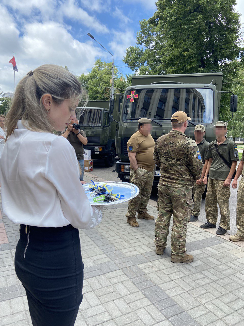У 2023 році корпорація «АТБ» передала 93-й окремій механізованій бригаді «Холодний Яр» Оперативного командування «Схід» три всюдихідні автомобілі. Разом із машинами бригада отримала два десятки дронів DJI Mavic 3.