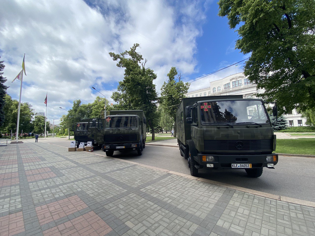 У 2023 році корпорація «АТБ» передала 93-й окремій механізованій бригаді «Холодний Яр» Оперативного командування «Схід» три всюдихідні автомобілі. Разом із машинами бригада отримала два десятки дронів DJI Mavic 3.