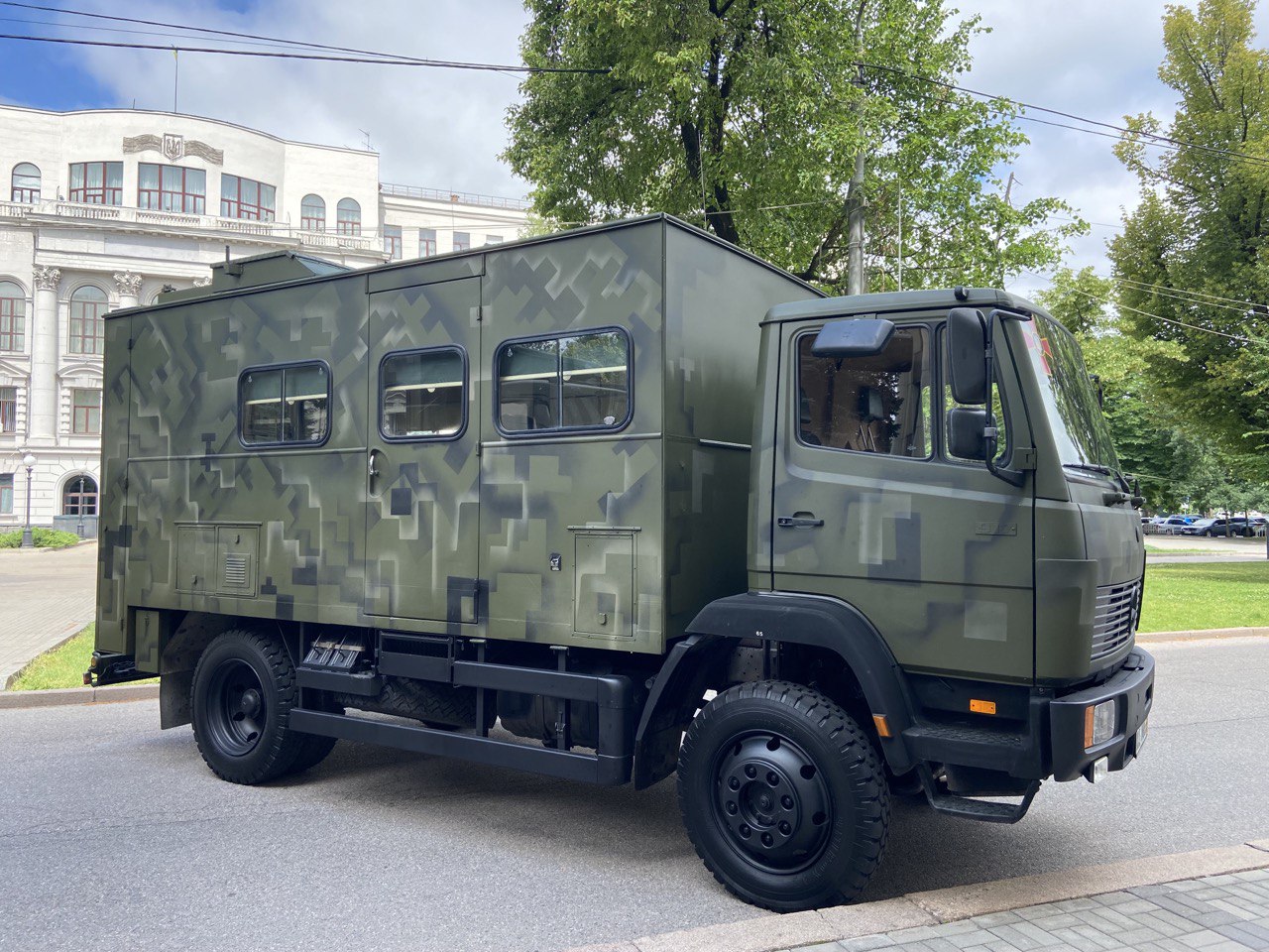 У 2023 році корпорація «АТБ» передала 93-й окремій механізованій бригаді «Холодний Яр» Оперативного командування «Схід» три всюдихідні автомобілі. Разом із машинами бригада отримала два десятки дронів DJI Mavic 3.