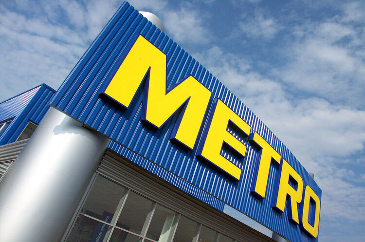 Команда METRO Україна запускає «Програму вдячності» для учасників бойових дій та осіб з інвалідністю внаслідок війни. Кожен учасник програми отримує картку METRO, яка надає 7% знижки на товари власних марок METRO та 3% знижки на обраний асортимент товарів, крім винятків, зазначених у правилах.

