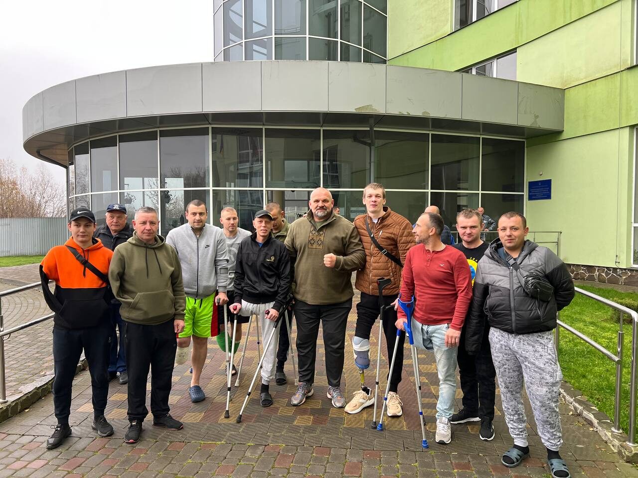 Благодійний фонд Enamine Charity Fund бере участь у зборі коштів в фонд «Підтримай ветеранів війни», який займається допомогою в реабілітації та протезуванні цивільних й військових, котрі зазнали тяжких поранень.